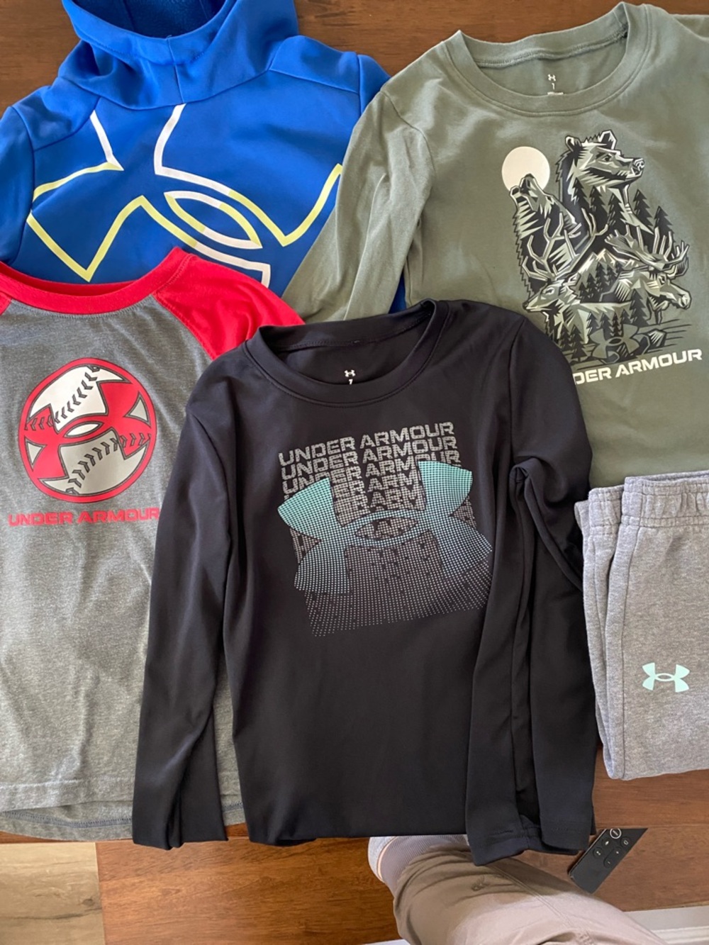 Boys Under Armour lot.